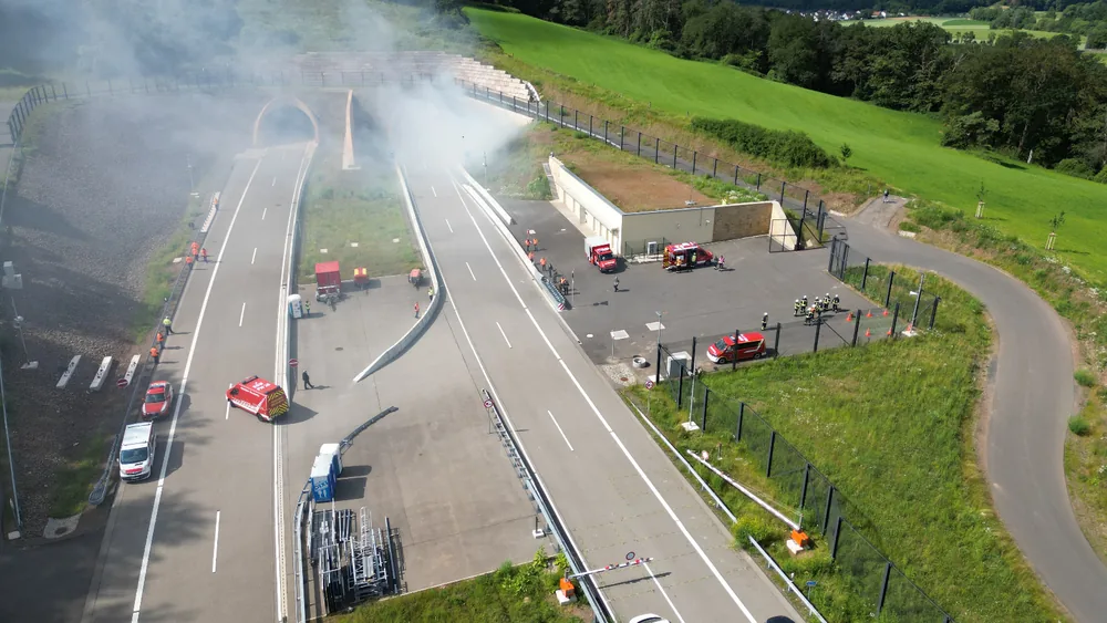Tunnelübung der Einsatzkräfte